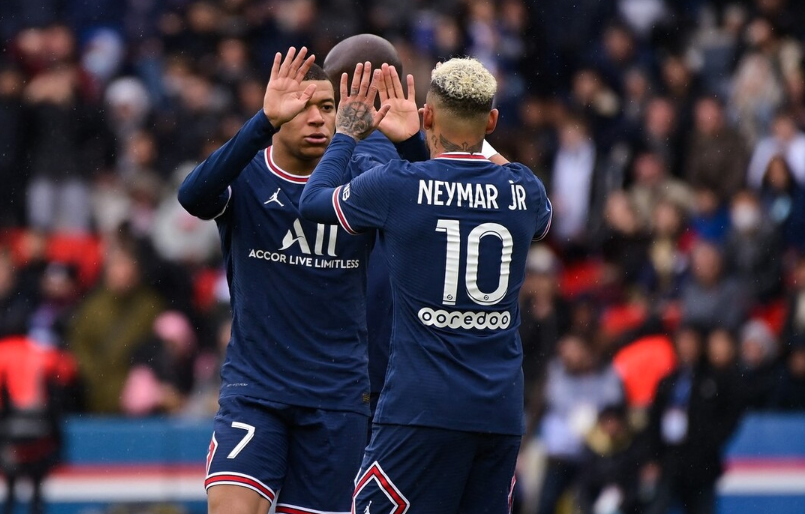 包含纳达尔连续十五场比赛得分超过惊险取胜凯恩在巴黎圣日耳曼比赛中晋级，窗口期新奥尔良鹈鹕调整名单以备欧联直接炸裂的词条