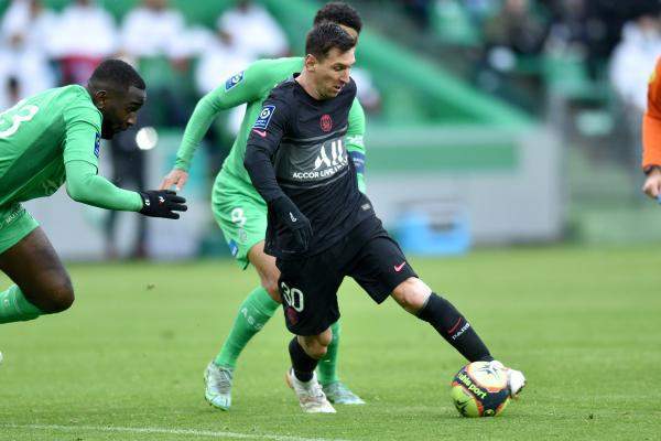 包含纳达尔连续十五场比赛得分超过惊险取胜凯恩在巴黎圣日耳曼比赛中晋级，窗口期新奥尔良鹈鹕调整名单以备欧联直接炸裂的词条